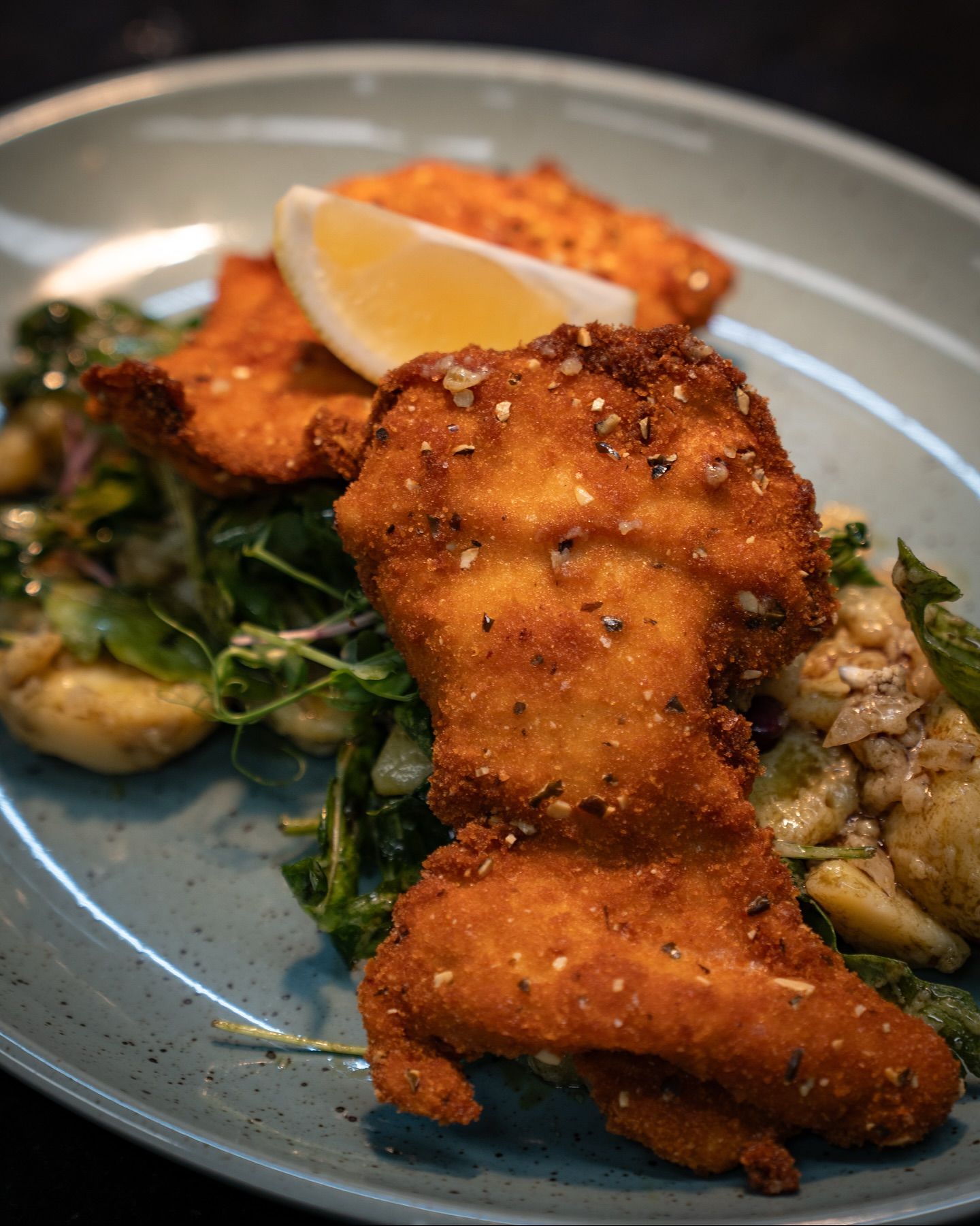 Backhendl mit Kartoffel-Rucola Salat aus unserer aktuellen Tageskarte! 🐓🍗🥔#b3 #wattens #restaurant #bar #lounge #food #foodlover #drinks #beer #wine #party #events #catering #foodporn #instafood #dinner #breakfast #lunch #delicious #yummy #coffee #cafe #tasty #cocktails #homemade #gastro #gastronomie #tirol #menü20#b3, #wattens, #restaurant, #bar, #lounge, #food, #foodlover, #drinks, #beer, #wine, #party, #events, #catering, #foodporn, #instafood, #dinner, #breakfast, #lunch, #delicious, #yummy, #coffee, #cafe, #tasty, #cocktails, #homemade, #gastro, #gastronomie, #tirol, #menü